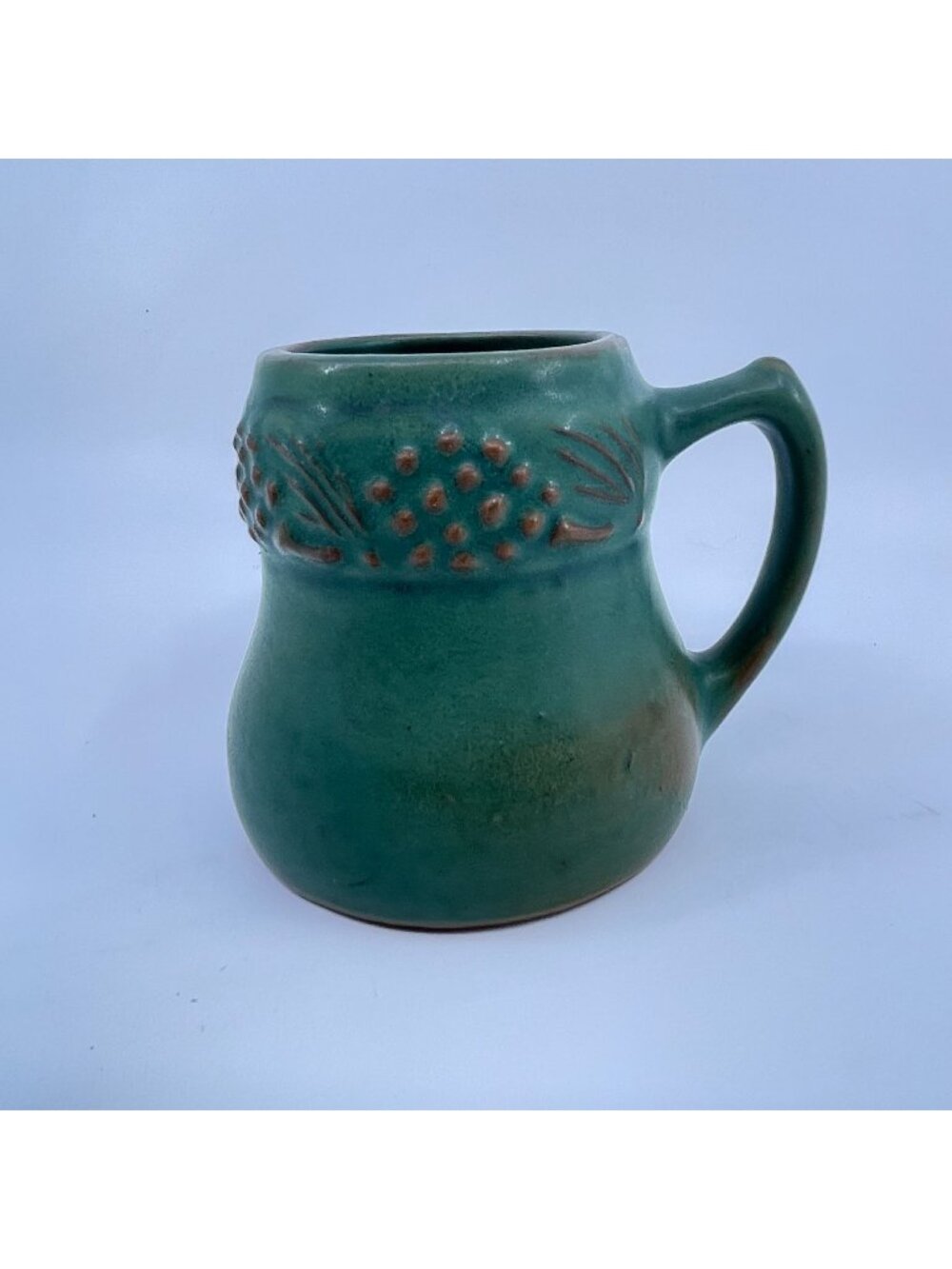 stickley museum art pottery pine cone mug by bennington united crafts